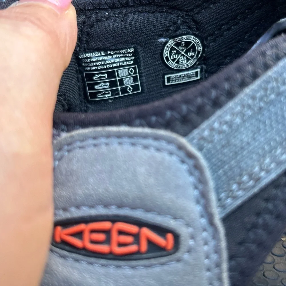 KEEN Newport H2 hiking‎ kids charcoal sandals Sz-5. M